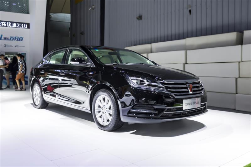 全新榮威950、榮威e950定義“高級轎車” 成都車展亮相售價16.88萬起 互聯(lián)網(wǎng)汽車上市一周年 系統(tǒng)升級帶來顛覆式進(jìn)化