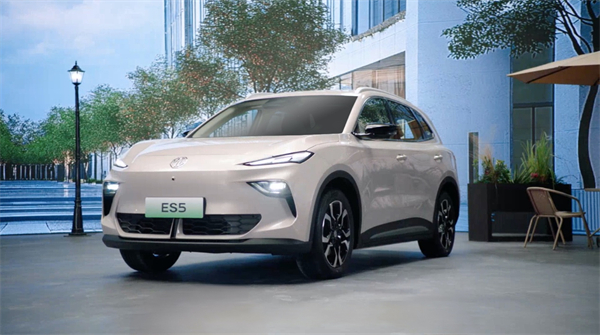 開創(chuàng)傳統(tǒng)車企先河，MG重新發(fā)布ES5，“領(lǐng)先一代、便宜一萬”重塑格局