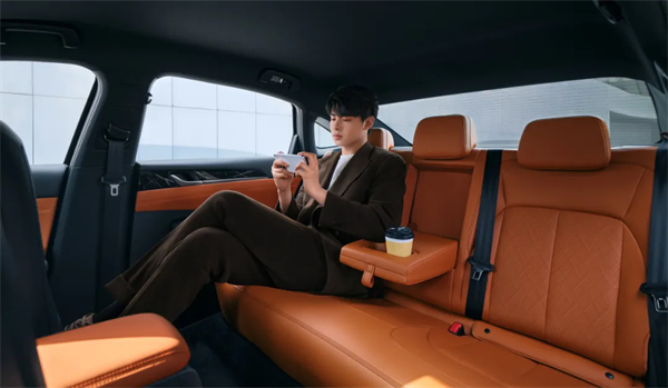 限時先享置換一口價！「10萬級600續(xù)航中級轎車」五菱星光2025款正式上市！