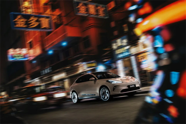 智己汽車重磅登陸香港市場(chǎng)，6系雙車同步上市
